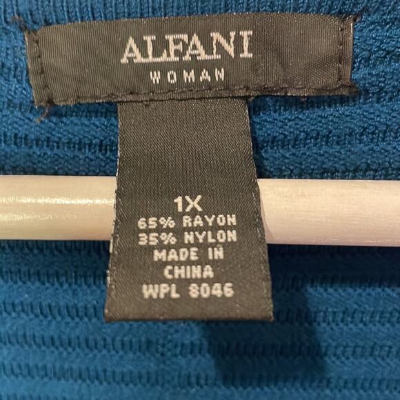Alfani Woman 1X Plus teal sweater Preowned - Picture 3 of 5